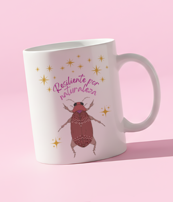 Taza 11 oz "Resiliente por naturaleza" escarabajo ilustrado